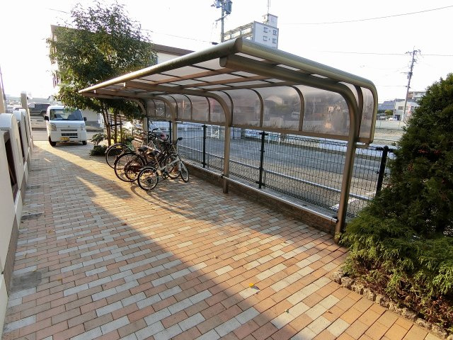 カドルのその他共用部分|屋根付きの駐輪スペース♪