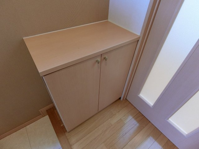カドルの玄関|明るい色調の綺麗な靴箱♪