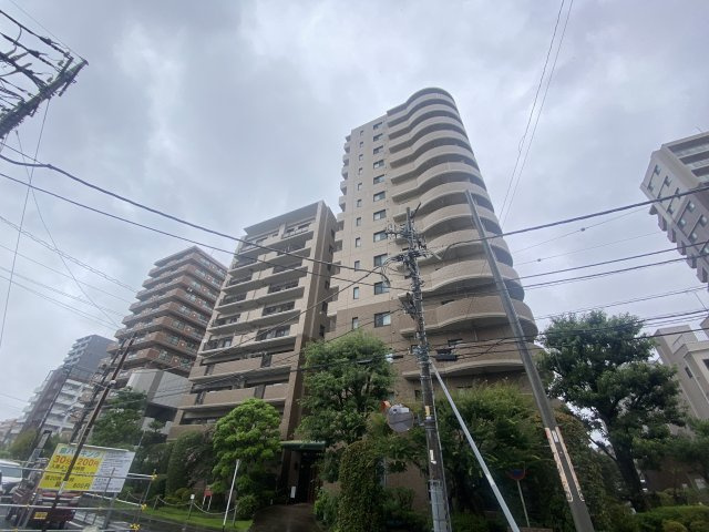 ルネ・グランオールの外観