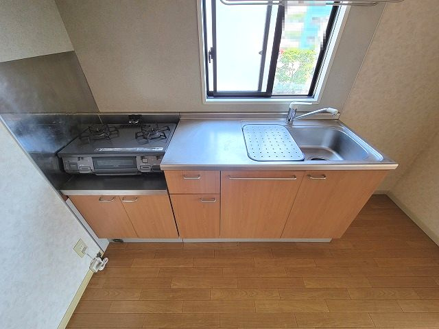 ルピナスKのキッチン|※間取り反転の場合あり、内装が若干異なる場合がございます