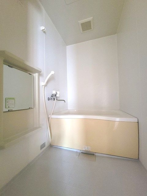 ルピナスKの浴室|※間取り反転の場合あり、内装が若干異なる場合がございます