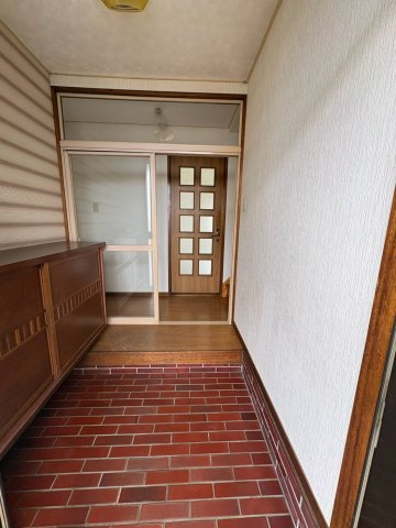 春採5丁目19-8貸家の玄関