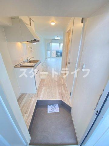 大阪市東淀川区淡路３丁目の賃貸マンションの玄関