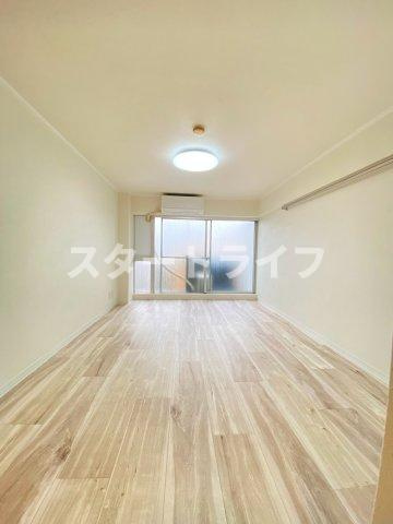 大阪市東淀川区淡路３丁目の賃貸マンションの居間・リビング