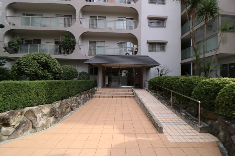 日商岩井今泉マンションのエントランス