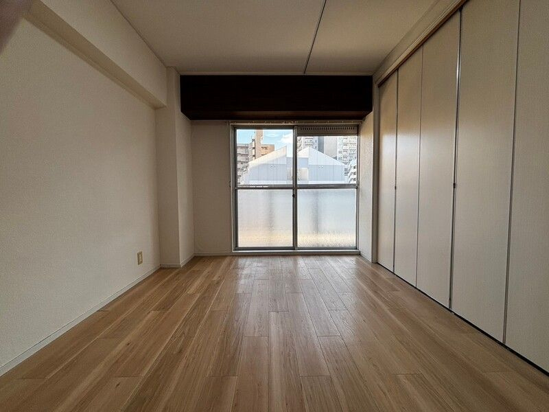 日商岩井今泉マンションの居間・リビング