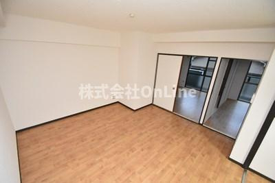 八尾市東老原２丁目の賃貸マンションの居間・リビング