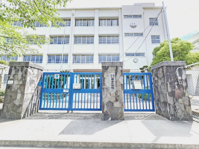 高倉台１丁目土地の周辺|高倉中学校