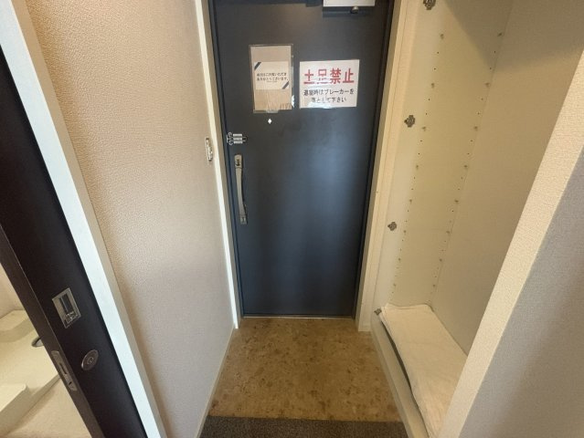 吹田市垂水町３丁目の賃貸マンションの玄関