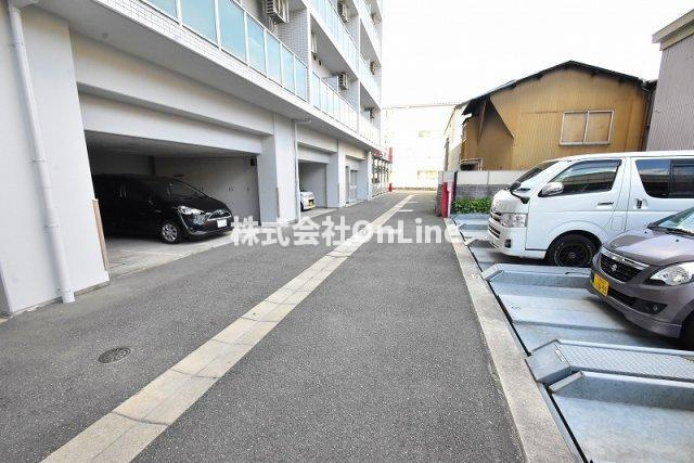 グランシス高井田の駐車場