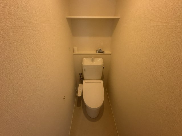 吹田市垂水町３丁目の賃貸マンションのトイレ