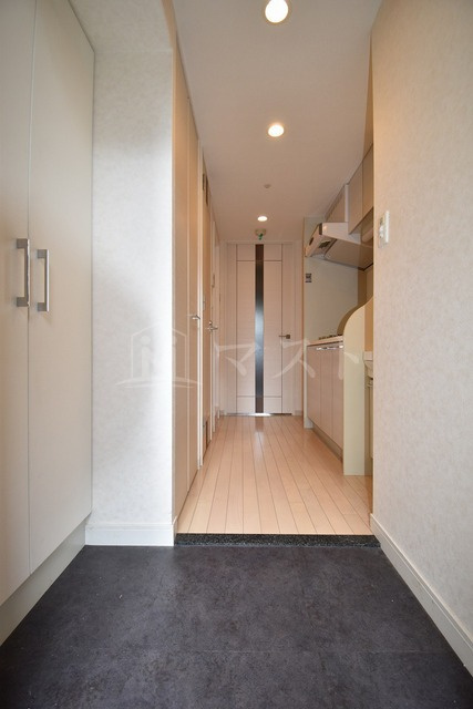 プレサンス上町台東平の玄関