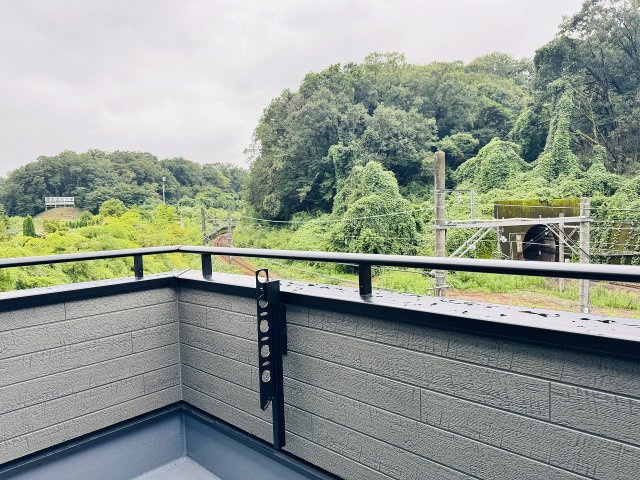 八王子市　兵衛　新築一戸建てのバルコニー|～陽当たりの良いバルコニー　洗濯物がよく乾きそうです～
