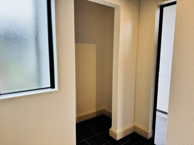 八王子市　兵衛　新築一戸建ての玄関|～シューズインクローク付き　物が溢れがちな玄関をスッキリとした状態に保てます～