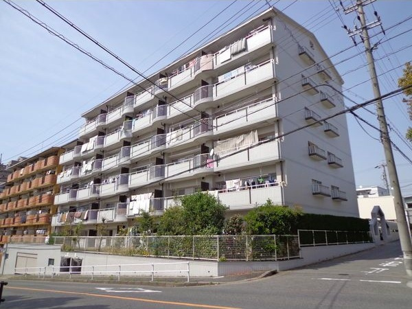 ベルハイツ司の外観