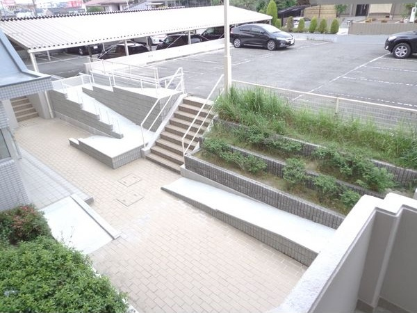 ベルハイツ司の駐車場