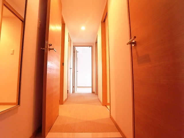 アクシオン箱崎東グランデの玄関