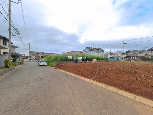 牛久市中央2丁目　新築戸建　2号棟の前面道路含む現地写真