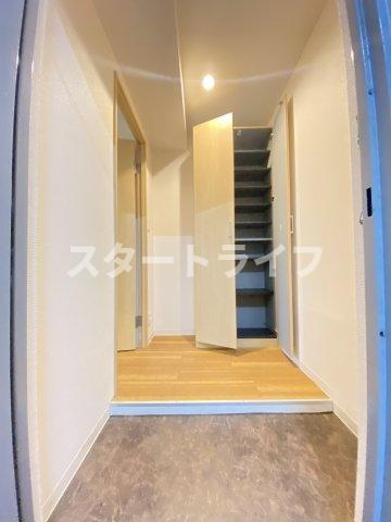 大阪市淀川区東三国４丁目の賃貸マンションの玄関