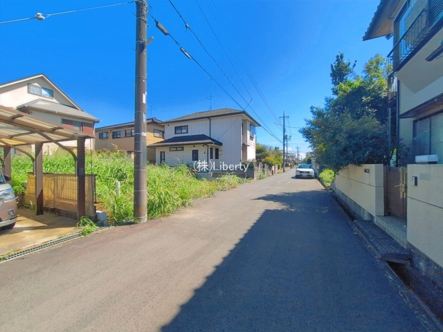 牛久市神谷11期　新築戸建の前面道路含む現地写真