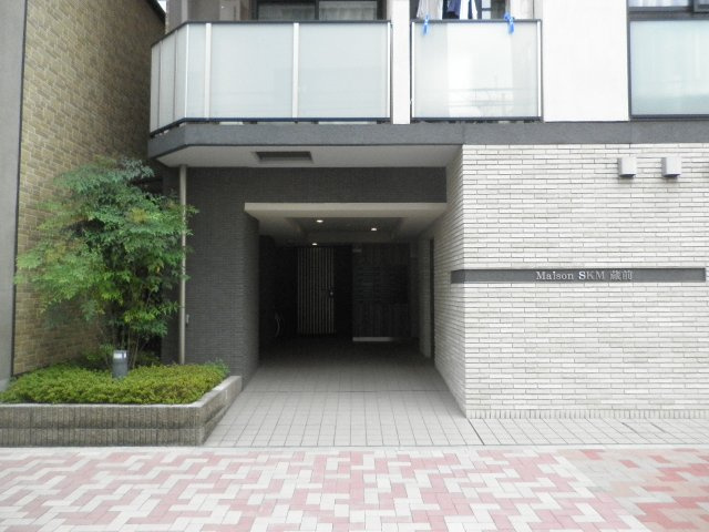 メゾンSKM蔵前のエントランス