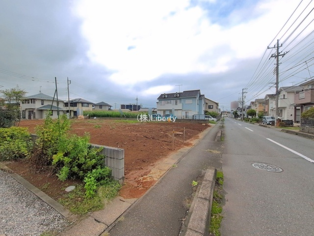 牛久市中央2丁目　新築戸建　4号棟の前面道路含む現地写真