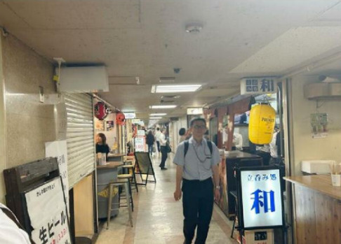大阪市北区梅田１丁目の店舗一部の周辺