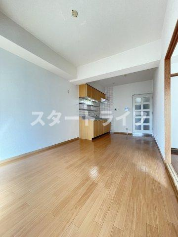大阪市淀川区野中北２丁目の賃貸マンションの居間・リビング