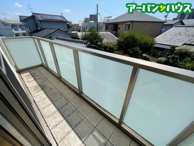 ウィステリア学南 B棟のバルコニー
