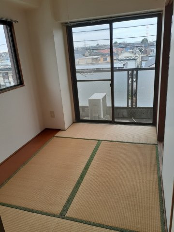 シャトルビルの和室
