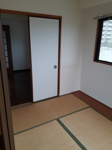 シャトルビルの和室