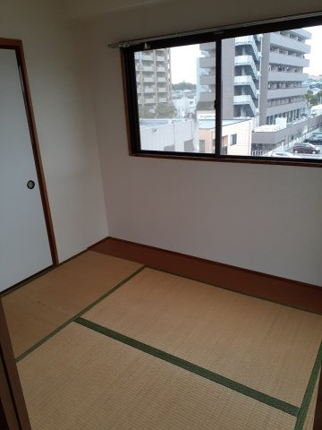 シャトルビルの和室