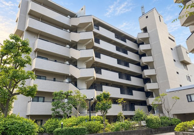 白鷹甲子園マンションの外観