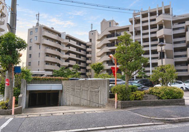 白鷹甲子園マンションの外観