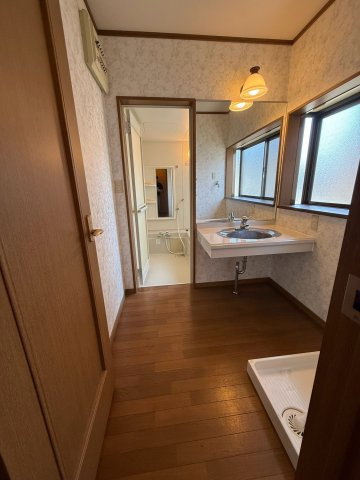 安来町S貸家の洗面所
