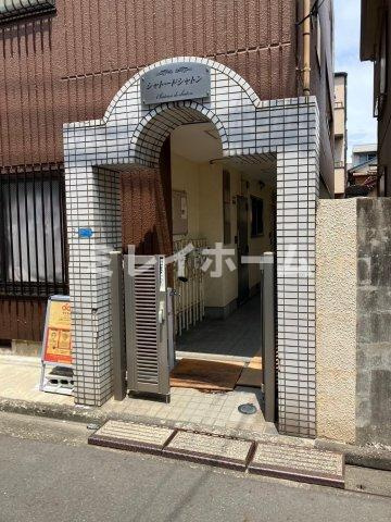 シャトー・ド・シャトンのエントランス
