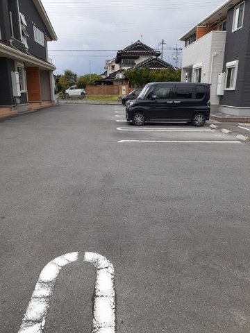 ラララＫ３　Ｂの駐車場|車をお持ちの方に嬉しい駐車場付きの物件です