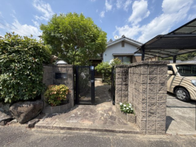 姫路市夢前町塚本の中古一戸建のエントランス