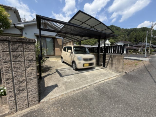 姫路市夢前町塚本の中古一戸建の駐車場