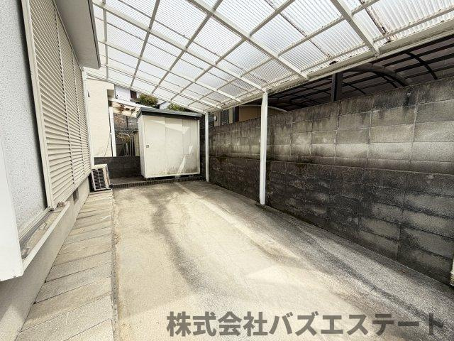 御立中　中古一戸建ての駐車場