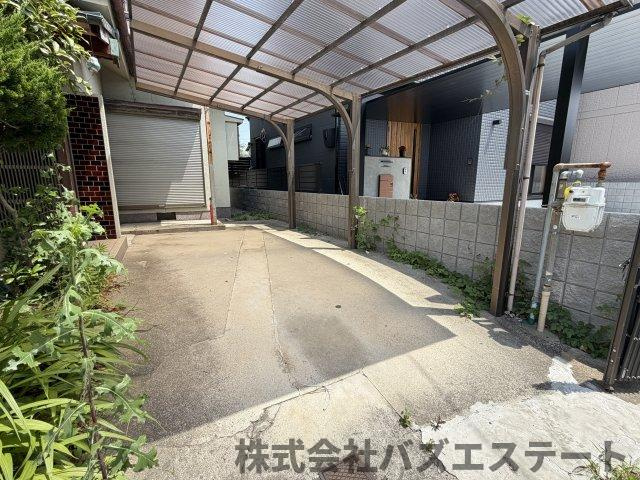 網干区坂上　中古一戸建ての駐車場