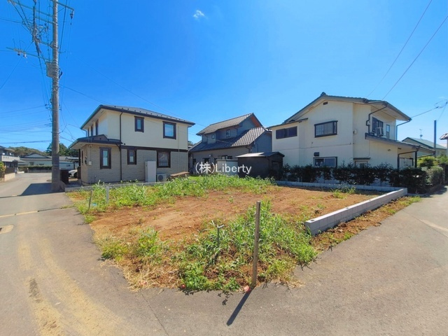 牛久市田宮町32期　新築戸建の前面道路含む現地写真