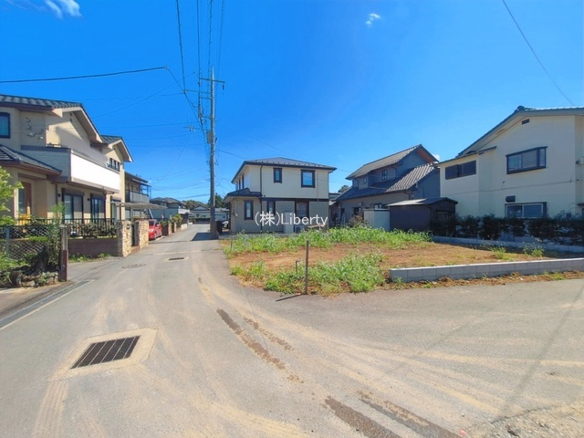 牛久市田宮町32期　新築戸建の前面道路含む現地写真