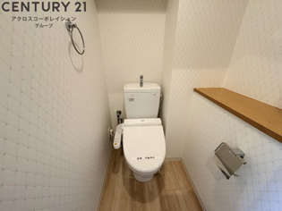 温水洗浄便座付きのトイレです♪