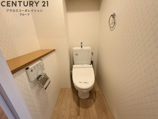 温水洗浄便座付きのトイレです♪