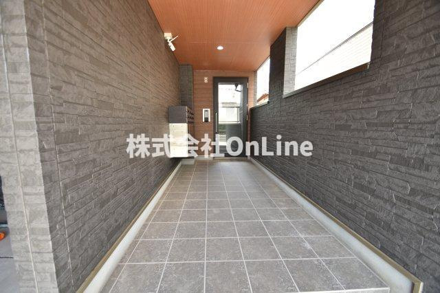 セレニティ加美南A棟のエントランス