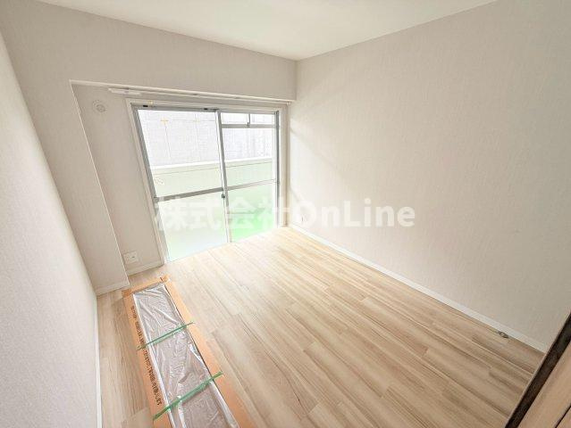 マンション津坂の洋室