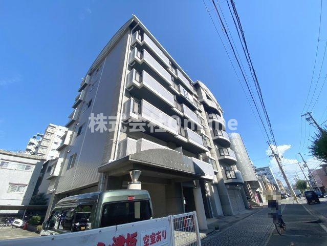 マンション津坂の外観