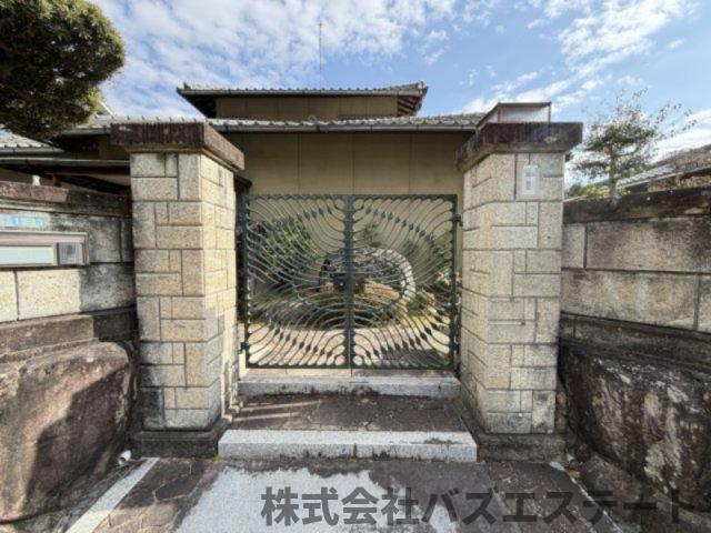 大寿台　中古一戸建てのエントランス