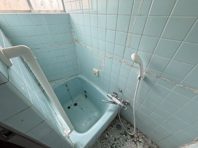 花田町小川　中古一戸建ての浴室